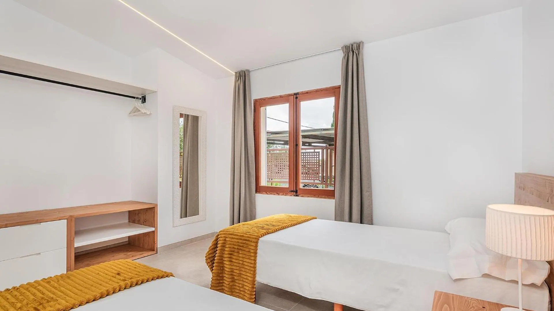 펜션 Can Volanti By Sunvillas Mallorca 포엔샤